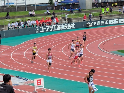 ３