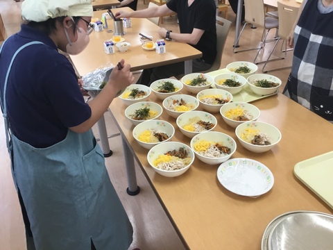 中学部配膳